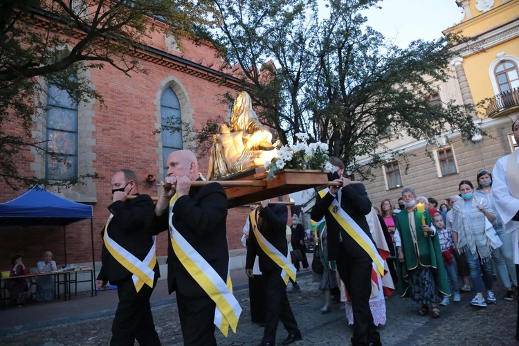 Tarnów. Wtedy Bóg zajmuje się nami