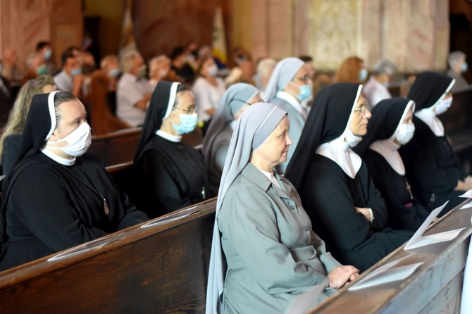 Uroczyste objęcie katedry biskupiej przez bp. Marka Mendyka