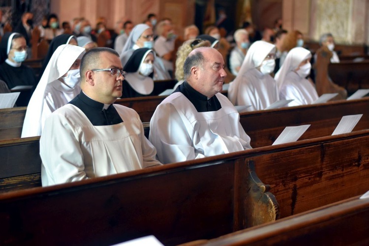 Uroczyste objęcie katedry biskupiej przez bp. Marka Mendyka