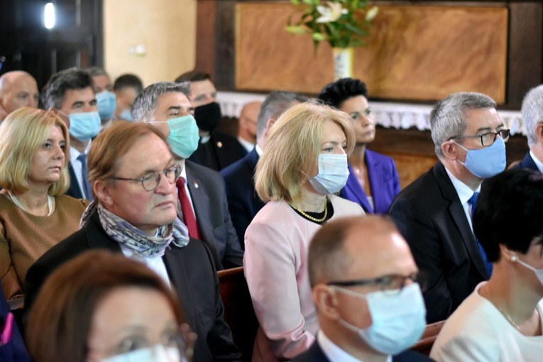 Uroczyste objęcie katedry biskupiej przez bp. Marka Mendyka