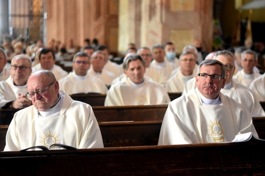 Uroczyste objęcie katedry biskupiej przez bp. Marka Mendyka