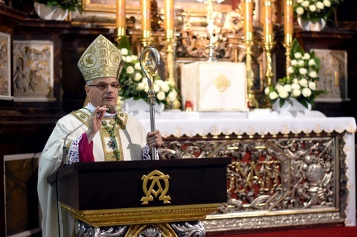 Uroczyste objęcie katedry biskupiej przez bp. Marka Mendyka