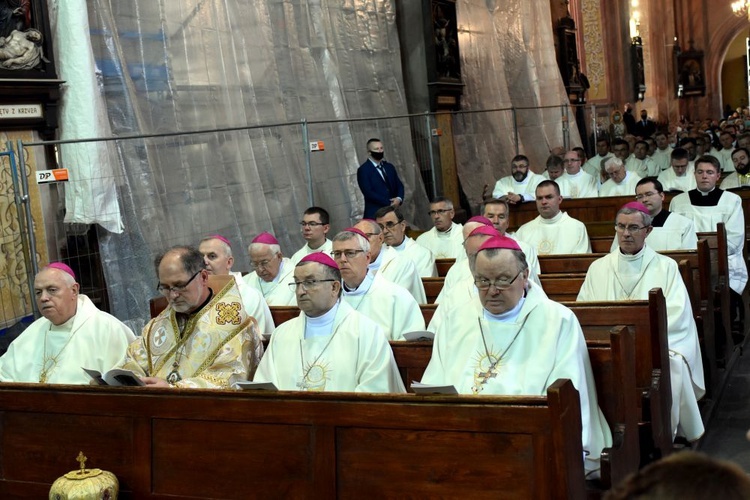 Uroczyste objęcie katedry biskupiej przez bp. Marka Mendyka