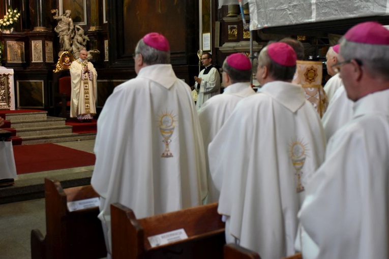 Uroczyste objęcie katedry biskupiej przez bp. Marka Mendyka