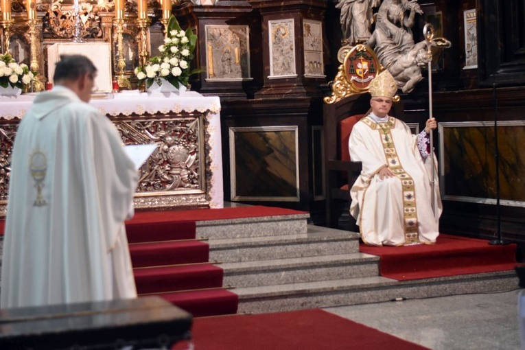 Uroczyste objęcie katedry biskupiej przez bp. Marka Mendyka