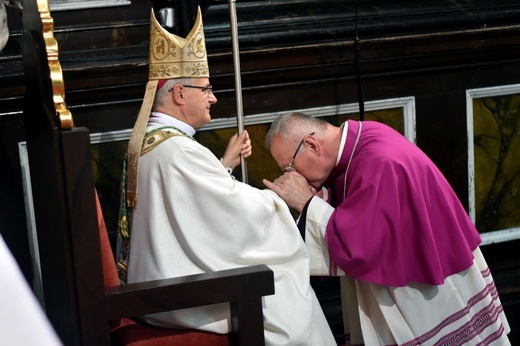 Uroczyste objęcie katedry biskupiej przez bp. Marka Mendyka