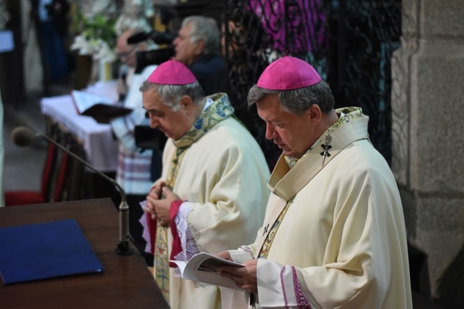 Uroczyste objęcie katedry biskupiej przez bp. Marka Mendyka