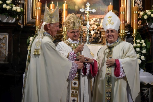 Uroczyste objęcie katedry biskupiej przez bp. Marka Mendyka