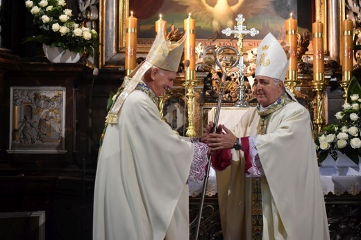 Uroczyste objęcie katedry biskupiej przez bp. Marka Mendyka