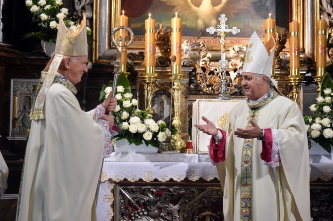 Uroczyste objęcie katedry biskupiej przez bp. Marka Mendyka