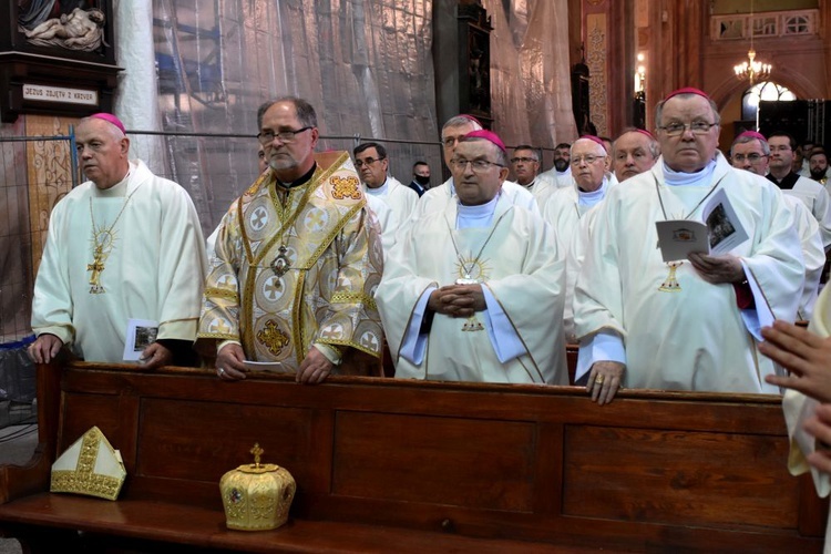 Uroczyste objęcie katedry biskupiej przez bp. Marka Mendyka