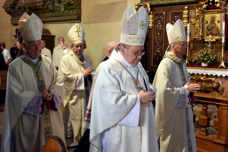 Uroczyste objęcie katedry biskupiej przez bp. Marka Mendyka