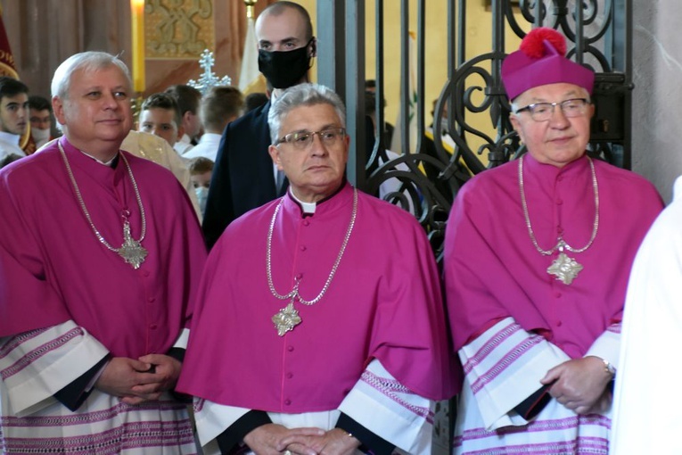 Uroczyste objęcie katedry biskupiej przez bp. Marka Mendyka