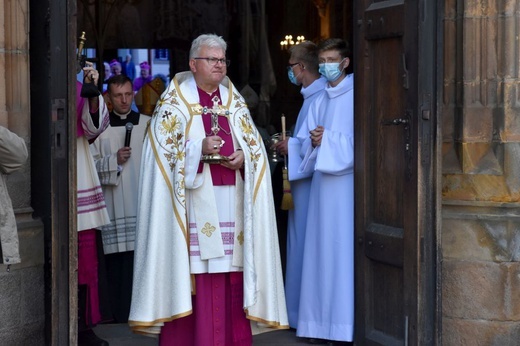 Uroczyste objęcie katedry biskupiej przez bp. Marka Mendyka