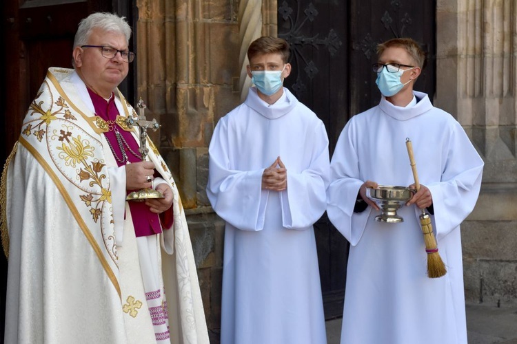 Uroczyste objęcie katedry biskupiej przez bp. Marka Mendyka