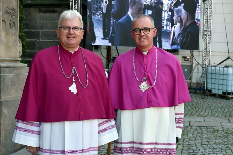 Uroczyste objęcie katedry biskupiej przez bp. Marka Mendyka