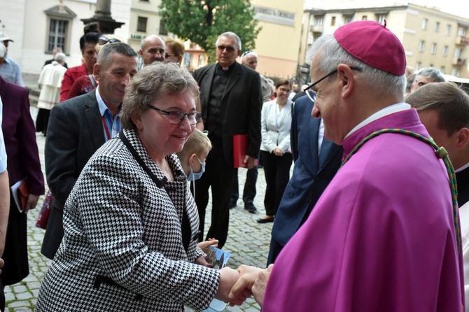 Uroczyste objęcie katedry biskupiej przez bp. Marka Mendyka