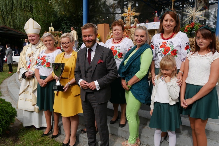 Archidiecezjalno-samorządowe dożynki w Trąbkach Wielkich