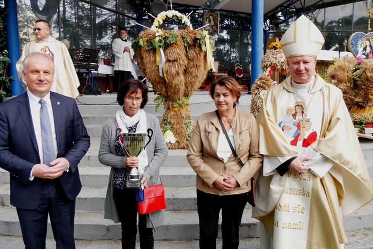 Archidiecezjalno-samorządowe dożynki w Trąbkach Wielkich
