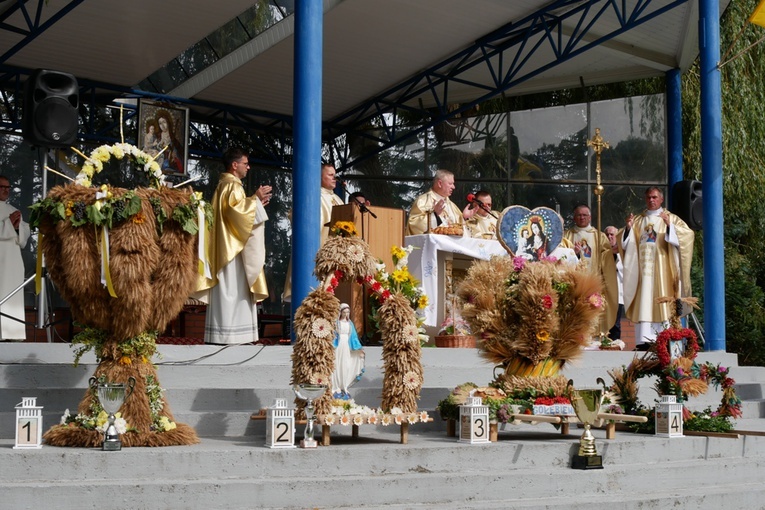 Archidiecezjalno-samorządowe dożynki w Trąbkach Wielkich