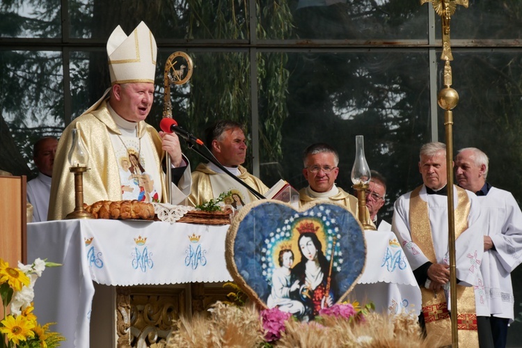 Archidiecezjalno-samorządowe dożynki w Trąbkach Wielkich