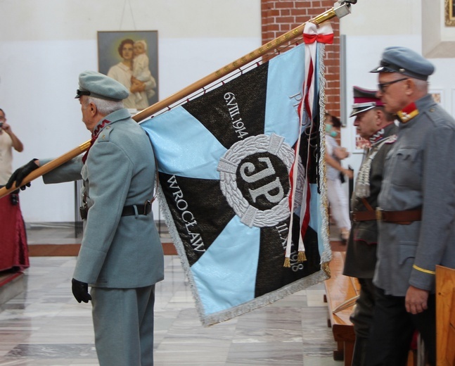 Matka Boża z Mariampola z wotami za zwycięstwa