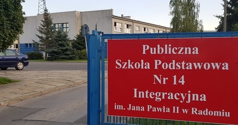 Integracyjna PSP nr 14 od lat organizuje różnego rodzaju akcje upamiętniające patrona. Tutaj także zrodziła się idea „Rodziny Szkół Jana Pawła II”.