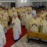 Koncelebra w seminaryjnej kaplicy podczas ostatniej sesji II Synodu Diecezji Radomskiej.