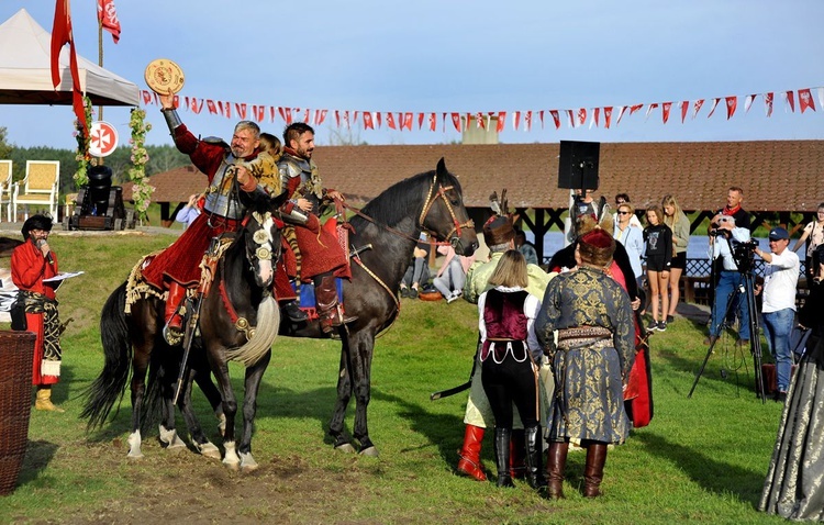 Pułtusk. Piknik z husarią