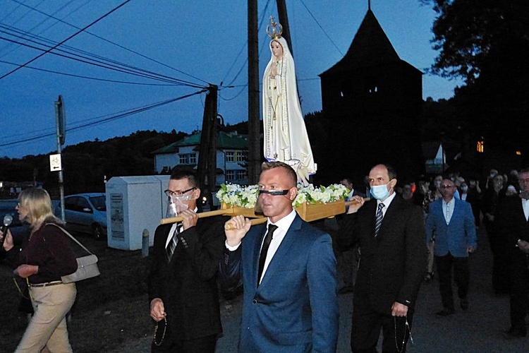 Nabożeństwo fatimskie w Chomranicach