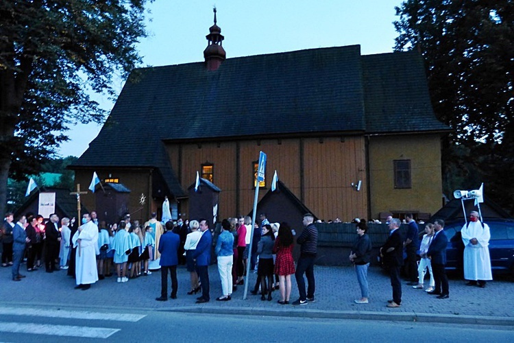 Nabożeństwo fatimskie w Chomranicach