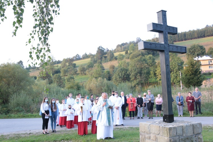 Poświęcenie krzyża epidemicznego