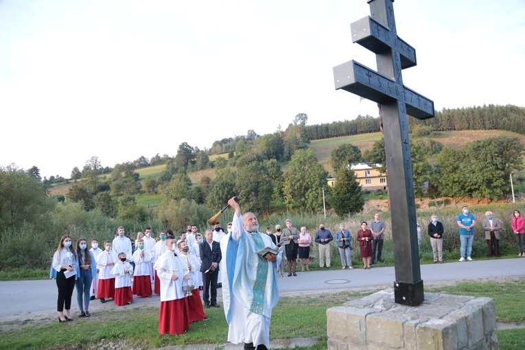 Poświęcenie krzyża epidemicznego