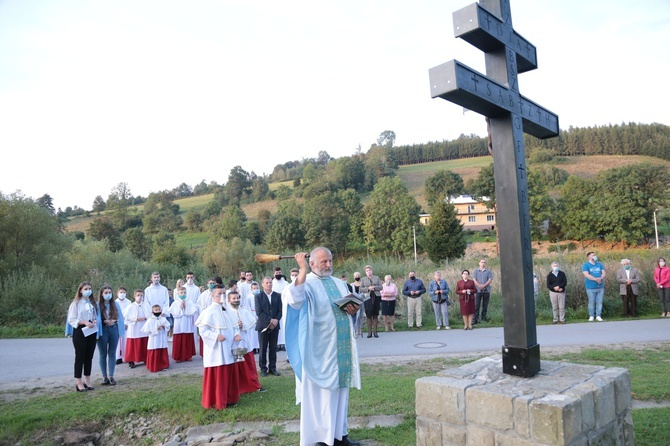 Poświęcenie krzyża epidemicznego