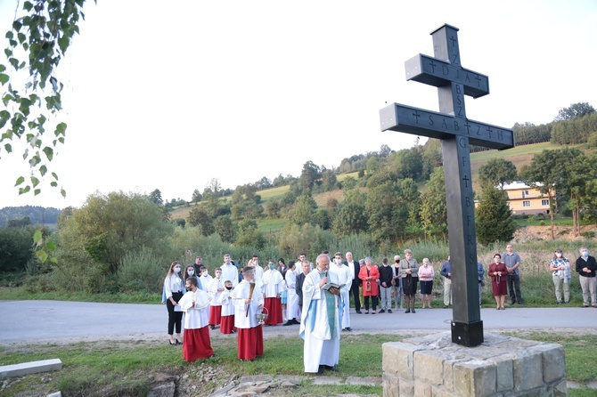 Poświęcenie krzyża epidemicznego