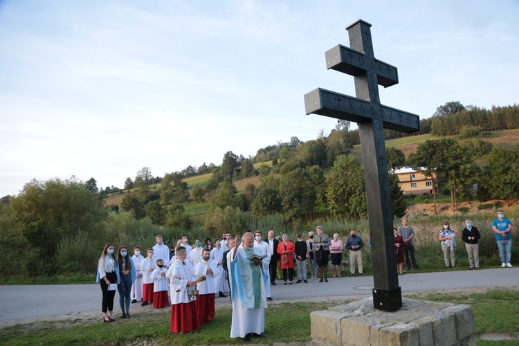 Poświęcenie krzyża epidemicznego