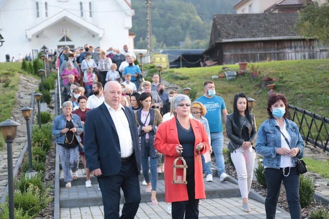 Poświęcenie krzyża epidemicznego