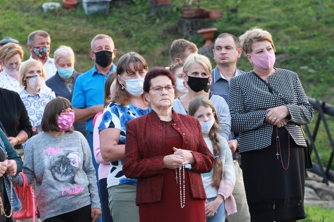 Poświęcenie krzyża epidemicznego