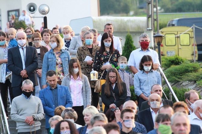 Poświęcenie krzyża epidemicznego