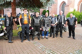 Reprezentacja chapter Gdańsk. Od lewej: ks. Krzysztof Stachowski, ks. Łukasz Grelewicz, ks. Adam Pleskot, ks. Marek Dynia,  ks. Rafał Ziemann,  ks. Fabian Tokarski  i ks. Sylwester Malikowski.