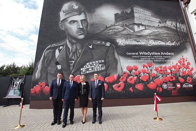 Na jednej ze ścian LO odsłonięto malowidło upamiętniające bohaterskiego żołnierza.