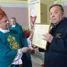 ▲	Papieskie odznaczenie wręczył bp Henryk Tomasik.