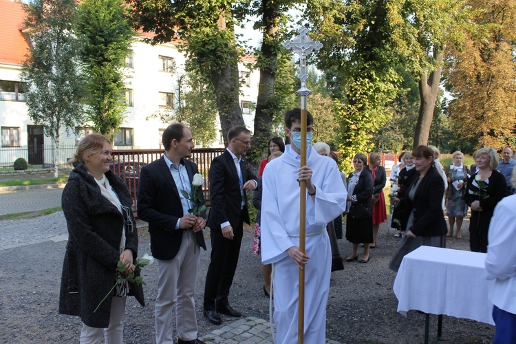 Oddali się w niewolę 