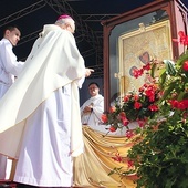 Abp Stanisław Budzik w specjalnej modlitwie zawierzył Maryi miasto i kraj.