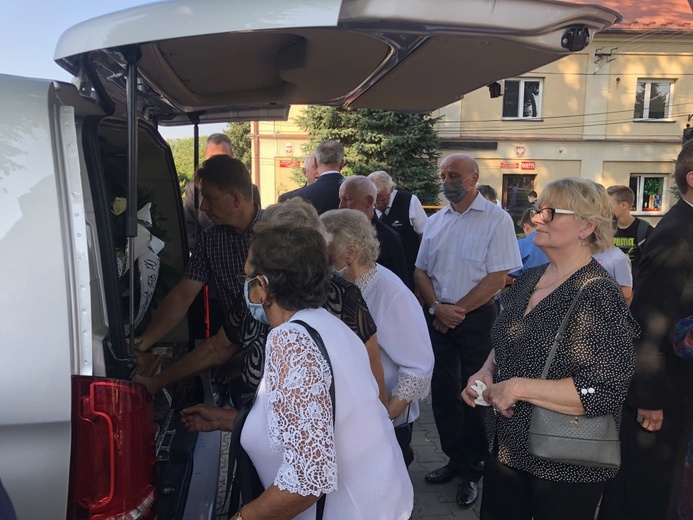 Ostatnie pożegnanie śp. ks. Edwarda Brączka w Bulowicach