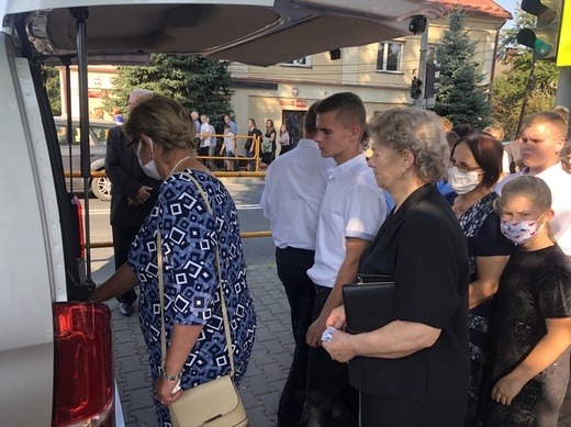 Ostatnie pożegnanie śp. ks. Edwarda Brączka w Bulowicach