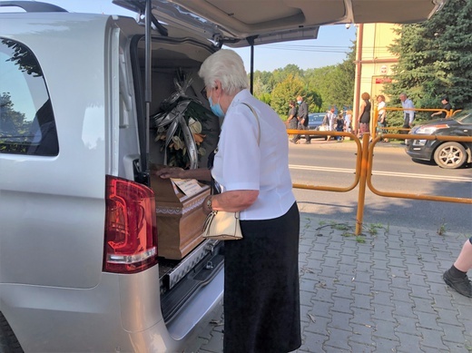 Ostatnie pożegnanie śp. ks. Edwarda Brączka w Bulowicach