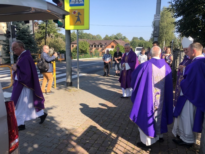 Ostatnie pożegnanie śp. ks. Edwarda Brączka w Bulowicach