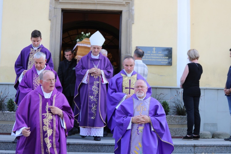 Ostatnie pożegnanie śp. ks. Edwarda Brączka w Bulowicach