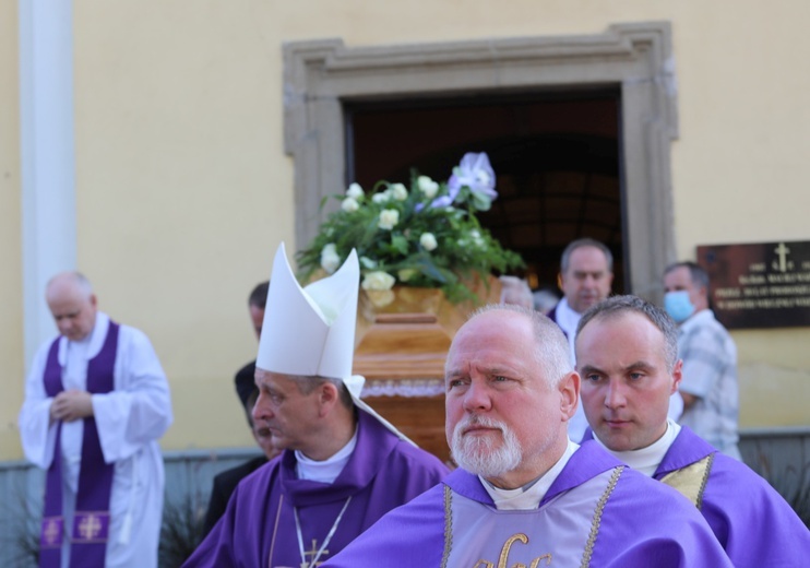 Ostatnie pożegnanie śp. ks. Edwarda Brączka w Bulowicach